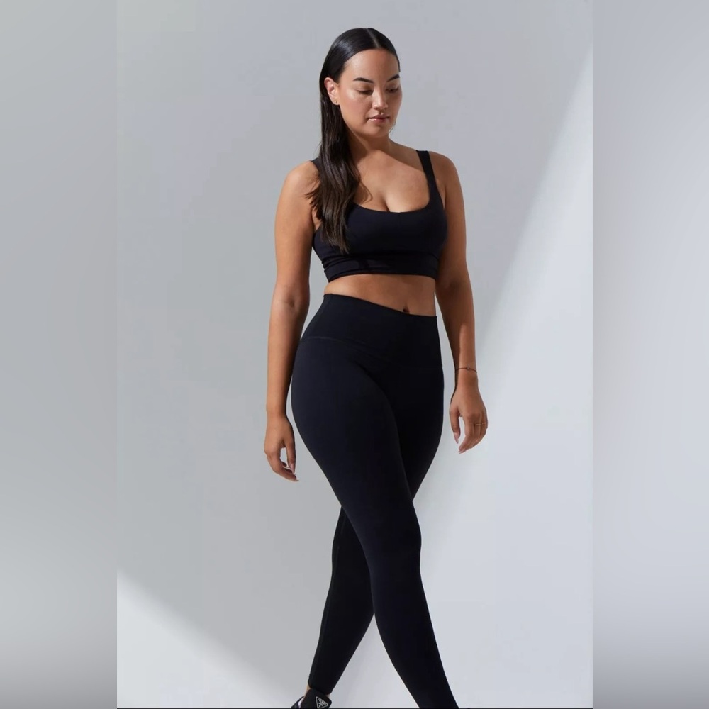 NWT NOLI YOGA Essence Legging Size 6